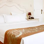 מלון Flamingo Boutique 4*